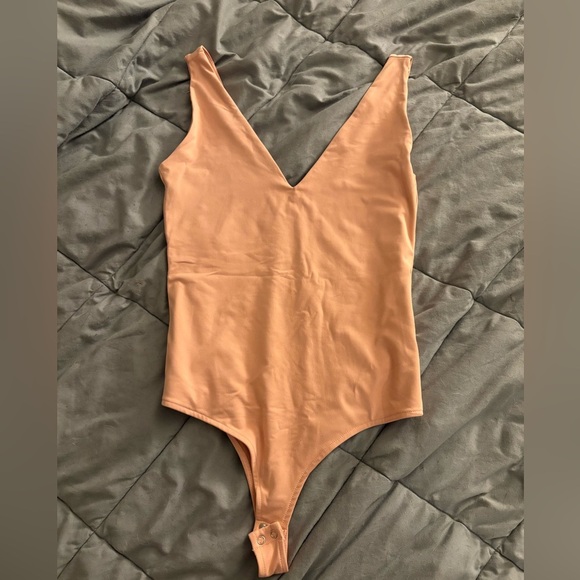 REORIA Women’s Sexy Plunge Deep V Neck Sleeveless V Backless Going Out Tank - Picture 2 of 3